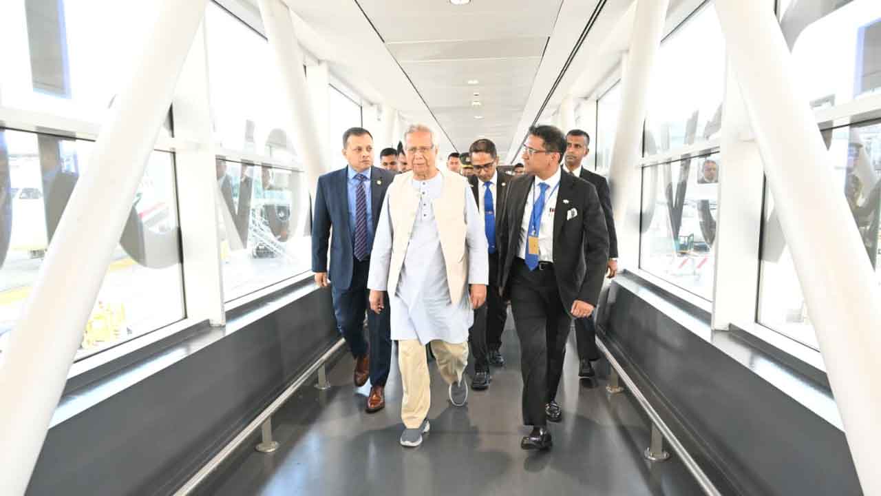 রোমে পৌঁছেছেন প্রধান উপদেষ্টা রোমে পৌঁছেছেন প্রধান উপদেষ্টা