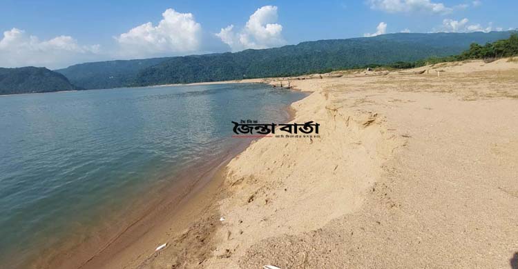 যাদুকাটা নদীর পাড় কেটে বালু লুটের সাথে জড়িত ৭০ জনকে চিহ্নিত করা হয়েছে যাদুকাটা নদীর পাড় কেটে বালু লুটের সাথে জড়িত ৭০ জনকে চিহ্নিত করা হয়েছে