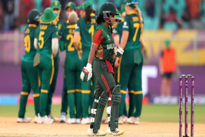 শেষ ওভারের রোমাঞ্চকর লড়াইয়ে হারল বাংলাদেশ