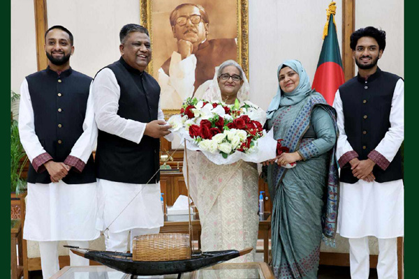 নগরবাসীর সমস্যা সমাধানে আনোয়ারুজ্জামানকে কাজ শুরুর পরামর্শ প্রধানমন্ত্রীর