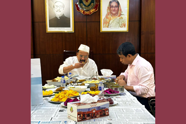 ডিবি অফিসে গয়েশ্বরের মধ্যাহ্নভোজ