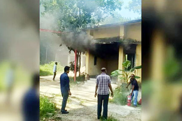 সিলেট বেতারকেন্দ্রে অগ্নিকাণ্ড, এফএম সম্প্রচার বন্ধ  
