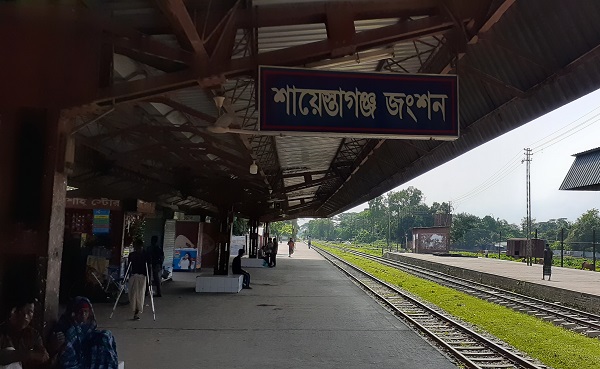 হবিগঞ্জে ট্রেনে  কাটা পরে নারী নিহত