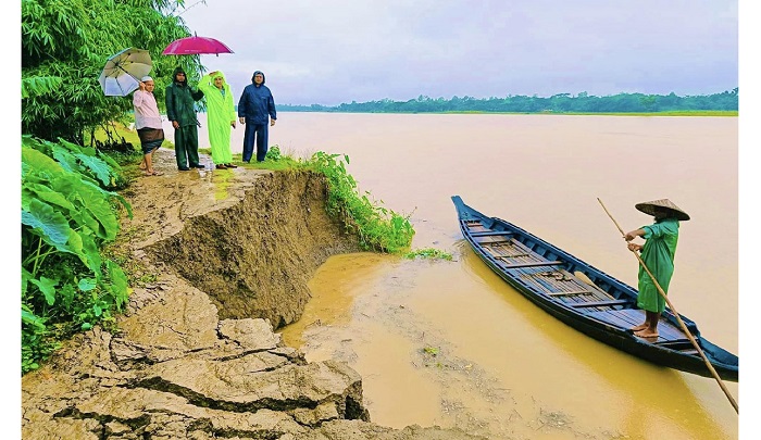 কানাইঘাটে সুরমায় ভাঙন, প্রবেশ করেছে পানি