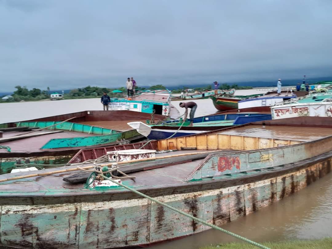 কোম্পানীগঞ্জে অবৈধভাবে বালু উত্তোলন, ১ লাখ ৩০ হাজার টাকা জরিমানা