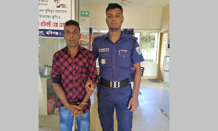 প্রবাসীর স্ত্রীকে সংঘবদ্ধ ধর্ষণ: বিমানবন্দর থেকে আসামি গ্রেপ্তার