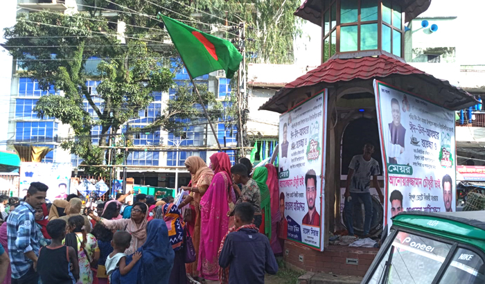 &lsquo;জনতার কামরান&rsquo; চত্বরে টোকাইদের নেশার আড্ডা