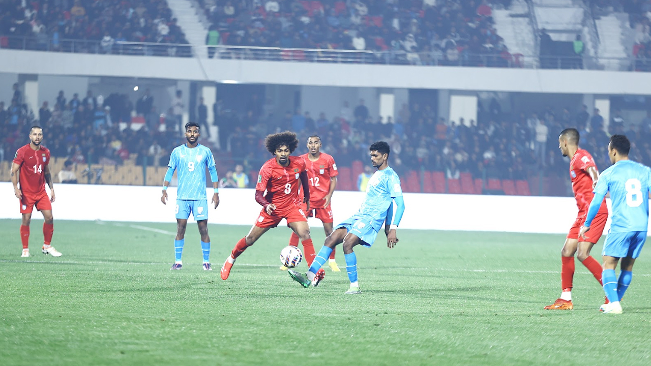 মাঠজুড়ে খেললেন হামজা,  এবারের মতো র*ক্ষা পেলো ভারত  