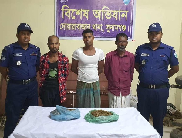 দোয়ারাবাজারে  গাঁজাসহ আটক ৩