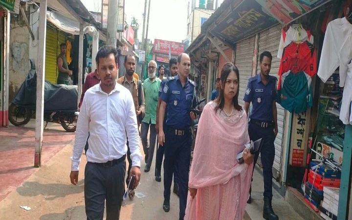 নোয়াপাড়া বাজারে দুই ব্যবসায়ীকে জ/রিমানা