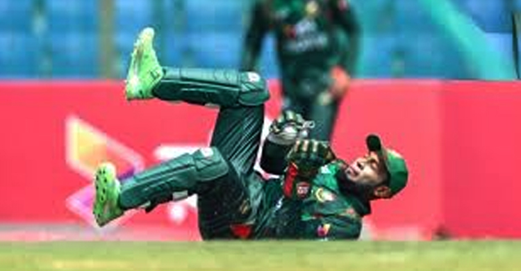 মুশফিকের আঙুলে চোট, দ্বিতীয় ম্যাচে অনিশ্চিত