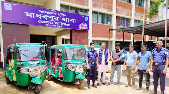 মাধবপুরে চুরি হওয়ায় সিএনজি উদ্ধার, ৩ চোর আটক 
