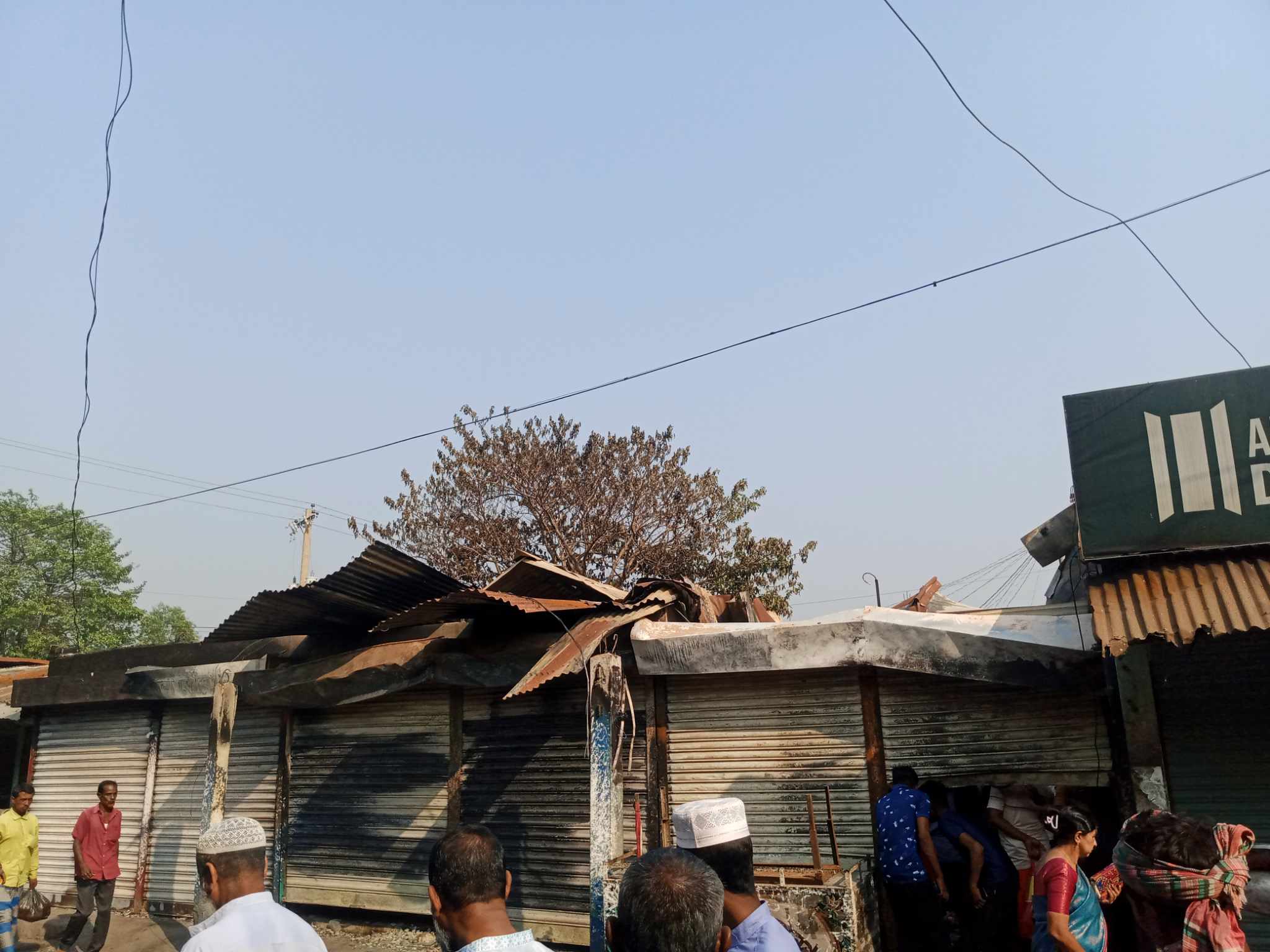 সাচনা বাজারে অ গ্নি কা ণ্ডে ১৩ দোকান পু*ড়ে ছাই
