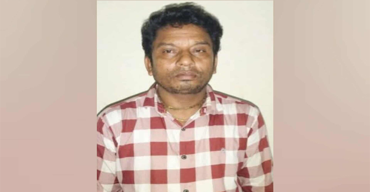 বড়লেখায় যৌ*ন নি পী ড় ন থেকে বাঁচতে চলন্ত সিএনজি থেকে লাফ কলেজ ছাত্রীর