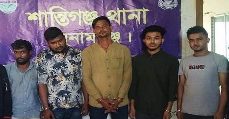শান্তিগঞ্জে যাত্রী সেজে সিএনজি দিয়ে স্বর্ণালংকার ছিনতাই 