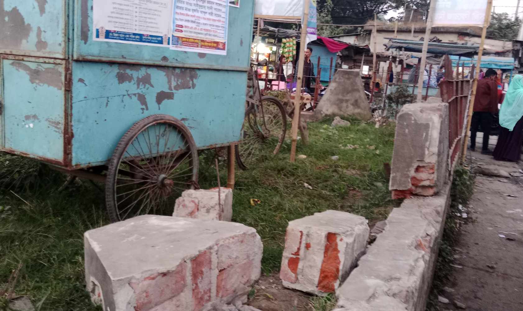 মাধবপুরে রাতের আঁধারে সরকারি ভূমি দ খ লে র চেষ্টা