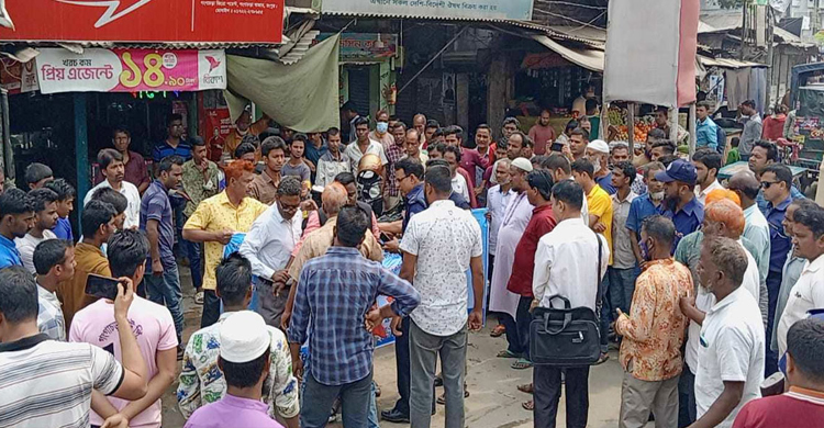 সাংবাদিকদের মানববন্ধনে বাধা