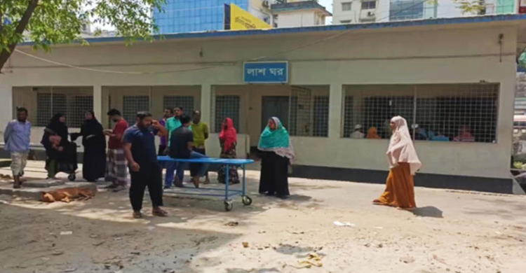 ঈদে বাড়ি ফেরার পথে বা*সচা পা য় একই পরিবারের ৪ জন নি হ ত