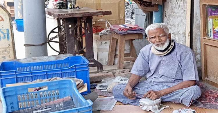 দই বেচে বই বিলানো জিয়াউল পাচ্ছেন একুশে পদক