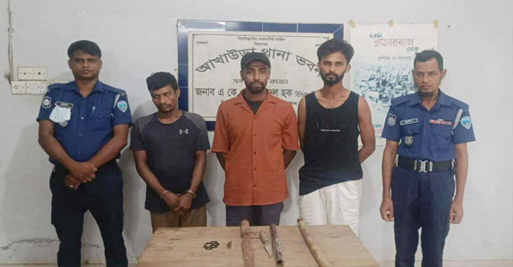 আখাউড়ায় ডাকাতির প্রস্তুতিকালে দেশীয় অ স্ত্রসহ গ্রে ফ তা র ৩