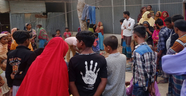 মোটরসাইকেল নিয়ন্ত্রণ হারিয়ে প্রাণ গেল দুই বন্ধুর