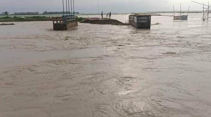 আজমিরীগঞ্জে সড়ক ভেঙ্গে হাওরে ঢুকছে পানি,নিম্নাঞ্চল প্লাবিত