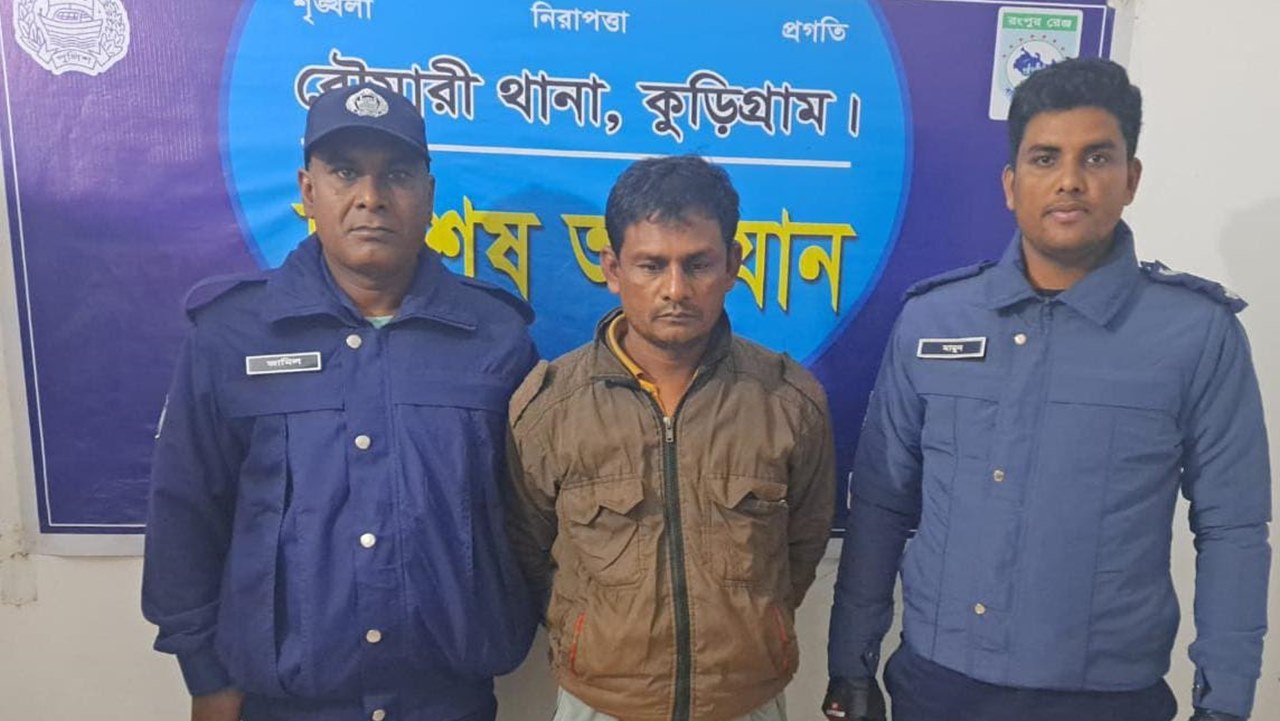 আসামি ধরতে গিয়ে মারধরের শিকার পুলিশ 