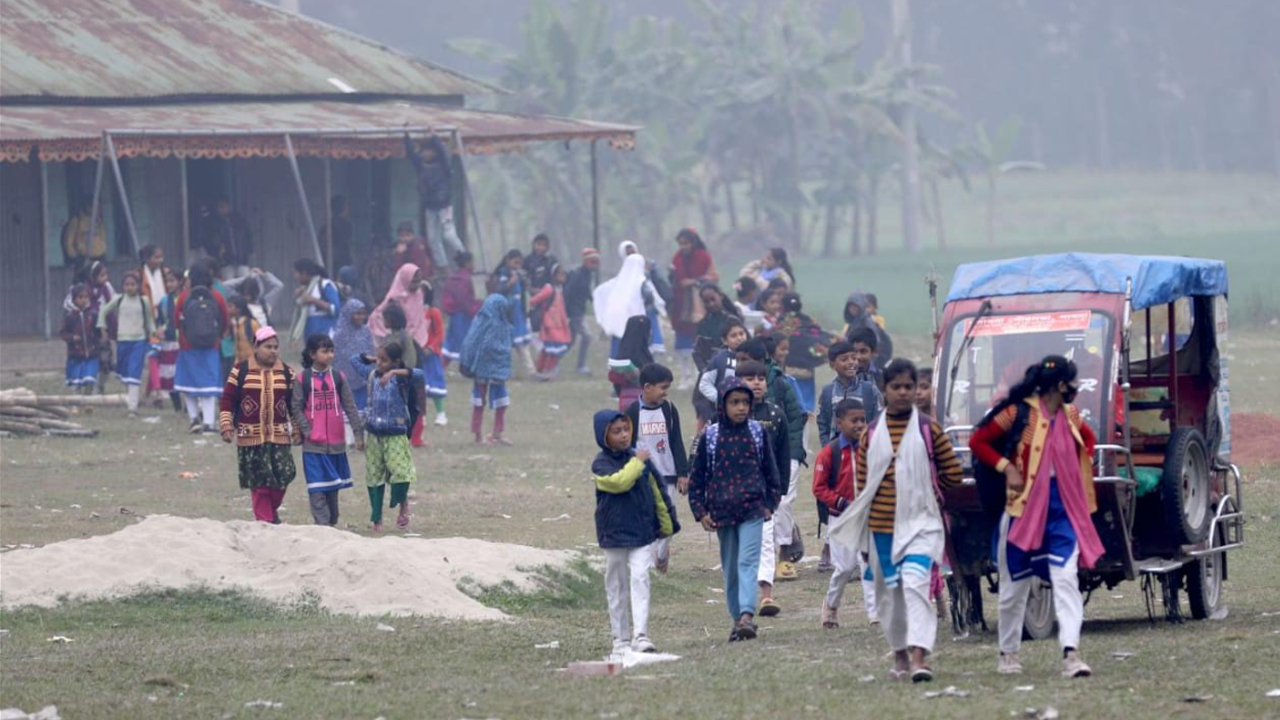 তীব্র শীতে যেসব জেলায় বিদ্যালয় বন্ধ