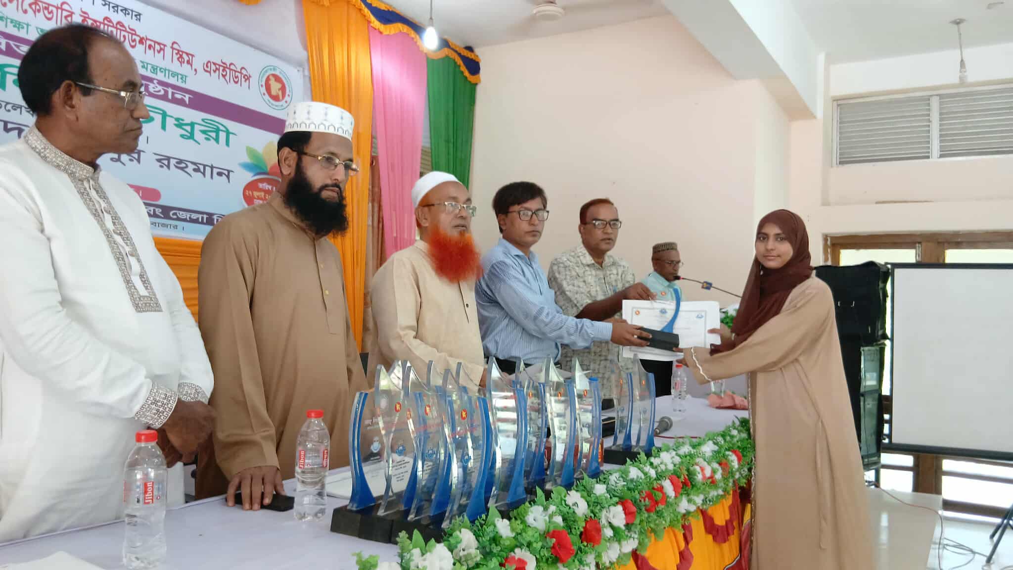 বড়লেখায় উপজেলা পর্যায়ে শ্রেষ্ঠ ২৮ জন শিক্ষার্থীকে পুরস্কার প্রদান