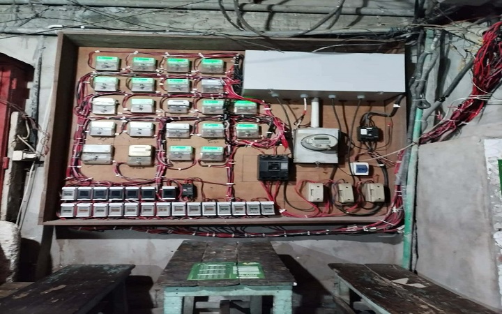 মাধবপুর বাজারে খোলা বৈদ্যুতিক বক্স: চায়ের স্টলের পাশে &lsquo;ম*রণ ফাঁ*দ&rsquo;