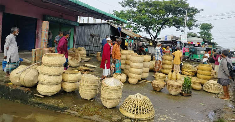 দোয়ারাবাজারে হারিয়ে যাচ্ছে বাঁশ ও বেত শিল্প 