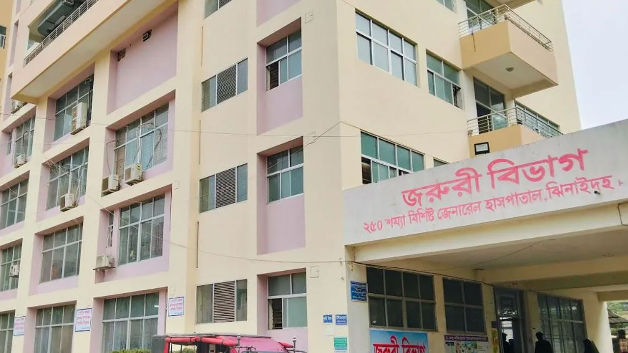 ঈদের কেনাকাটা শেষে ফেরার পথে ট্রাকচাপায় একই পরিবারের তিনজন নি হ ত