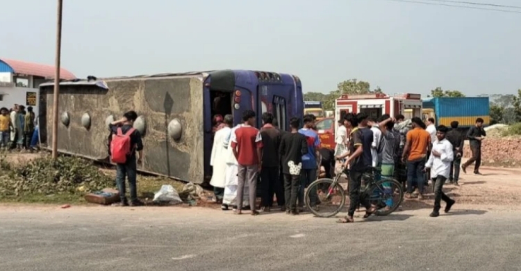 ফরিদপুর  বাস উল্টে দুইজন  নি হ ত