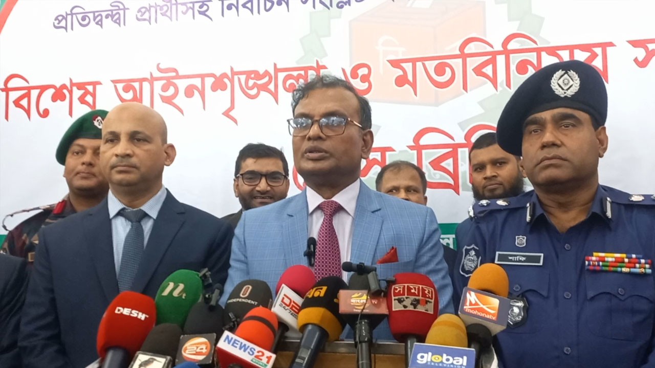 বিদেশিদের না, নিজস্ব চাপে আছি: সুনামগঞ্জে ইসি আনিছুর