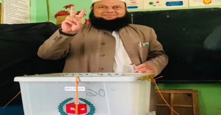 ভোটারদের শান্তিপূর্ণ ভোটদানের আহ্বান জানিয়ে নিজ ভোট দিলেন হামিদী