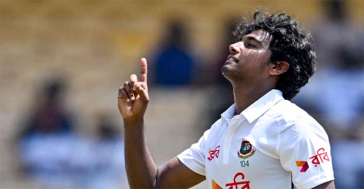 জোড়া উ ই কে টে নতুন ইতিহাস লিখলেন হাসান
