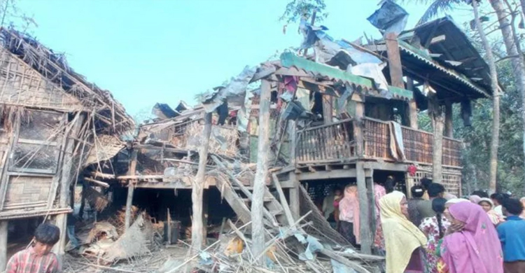 রাখাইনে মিয়ানমার জান্তার বোমা হামলায় ২৩ রোহিঙ্গা নিহত