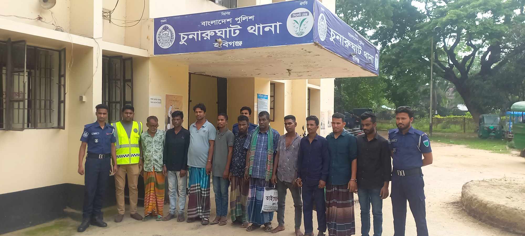 চুনারুঘাট থানা পুলিশের বিশেষ অভিযানে বিভিন্ন মামলায় গ্রেফতার ১২ 