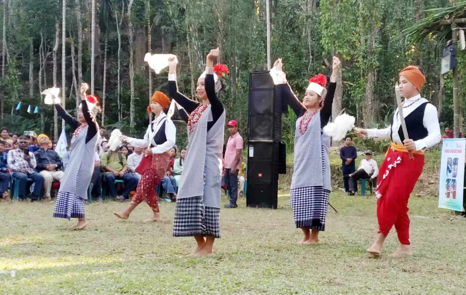 বর্ণিল আয়োজনে খাসিয়াদের ঐতিহ্যবাহী &lsquo;খাসি সেং কুটস্নেম&rsquo; উৎসব পালিত 