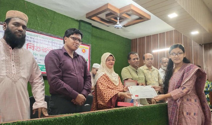শিক্ষকদের প্রস্তুতি নিয়ে ক্লাসরুমে যেতে হবে : জেলা শিক্ষা কর্মকর্তা