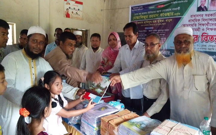 গোয়াইনঘাটে কাওছারের অর্থায়নে শিক্ষার্থীদের শিক্ষা উপকরণ বিতরণ