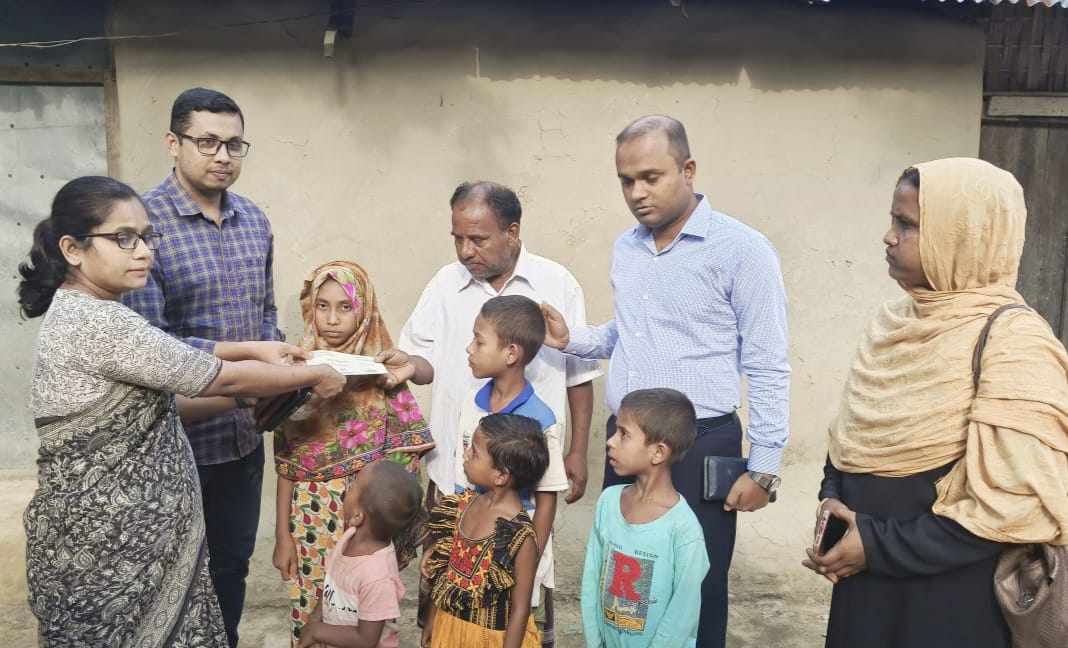 এমপি ব্যারিস্টার সুমনের উদ্যোগে বিদ্যুৎপৃষ্টে নিহতের পরিবারে আর্থিক অনুদান প্রদান
