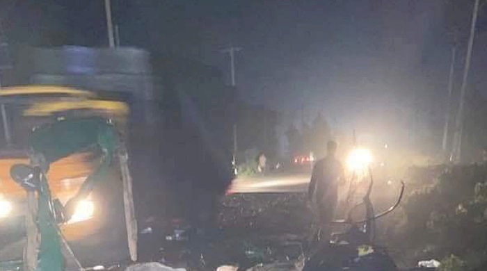 শায়েস্তাগঞ্জে মহাসড়কে ট্রাক-অটোরিকশার মুখোমুখি সং ঘ র্ষে মহিলা নি হ ত