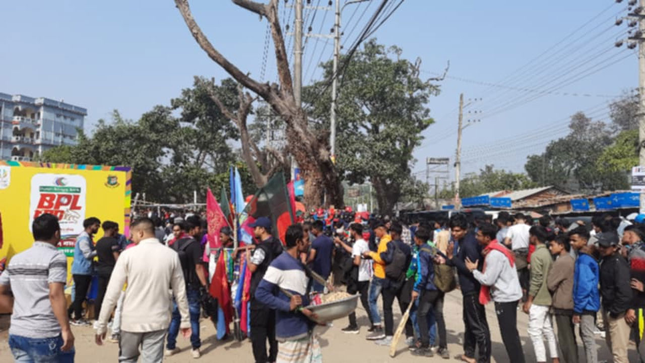 হতাশ করছে সিলেট স্ট্রাইকার্স, তবু কমতি নেই দর্শকের