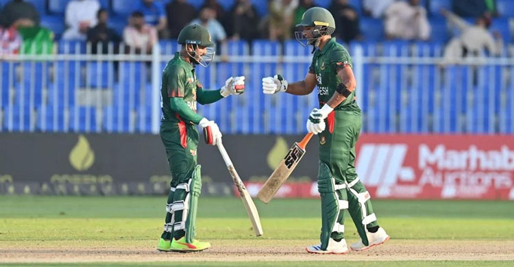 ব্যাটিং ব্যর্থতায় দশ বছর পর সিরিজ হার