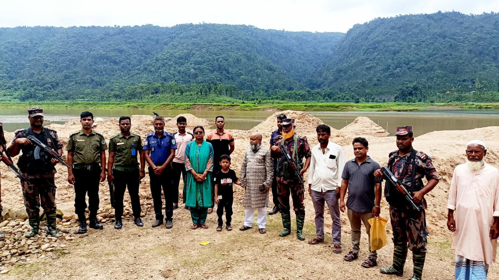 জৈন্তাপুরে চারটি নৌকা ধ্বং'স, ৭ হাজার ঘনফুট বালু জ'ব্দ