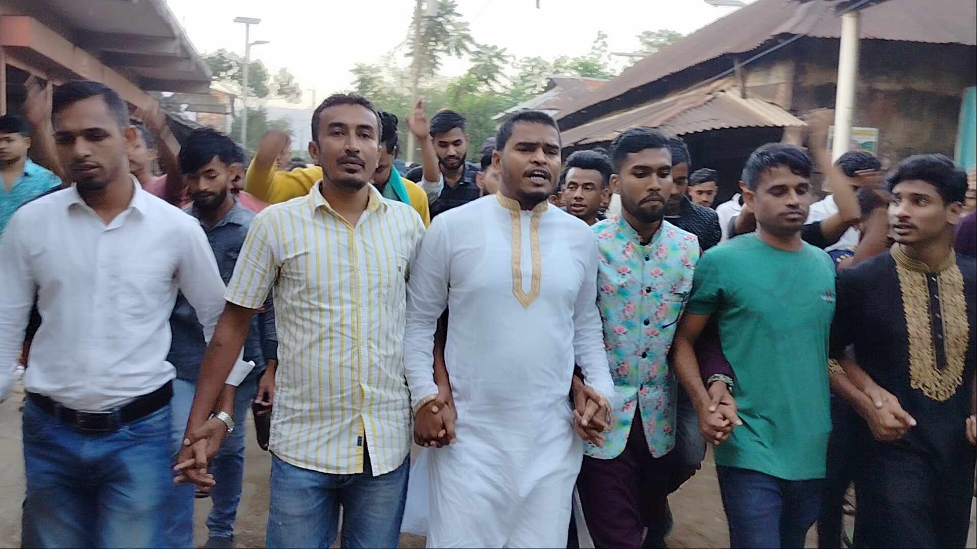 নির্বাচনকে স্বাগত জানিয়ে দোয়ারাবাজারে আওয়ামী লীগের আনন্দ মিছিল