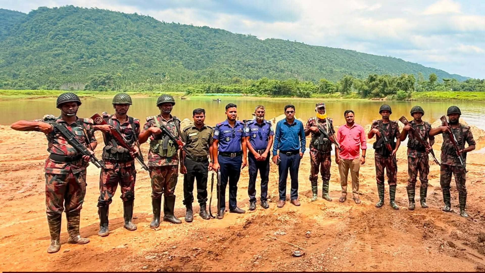জৈন্তাপুরে টাস্কফোর্সের অ'ভিযান, ১০টি বারকি নৌকা ধ্বং'স