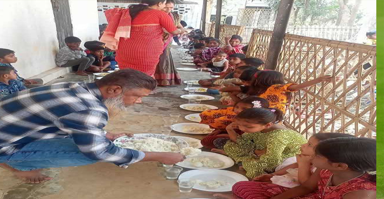 চা-বাগানের খুদে শিক্ষার্থীদের দেয়া হলো পুষ্টিকর খাবার 