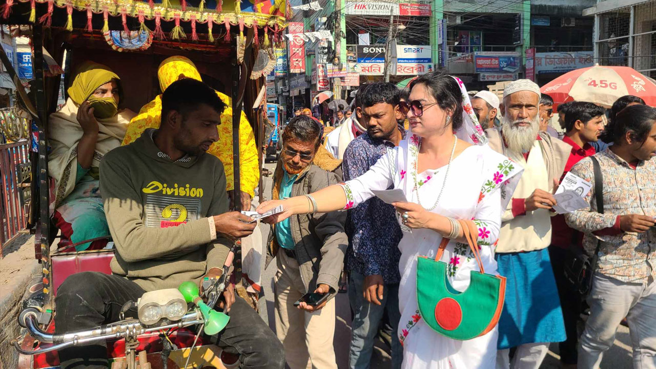 লক্ষাধিক ভোটে জিএম কাদেরকে হারাতে চান তৃতীয় লিঙ্গের রানী